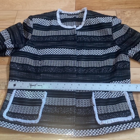 AirField Striped Black and White Blazer - Picture 4 of 17